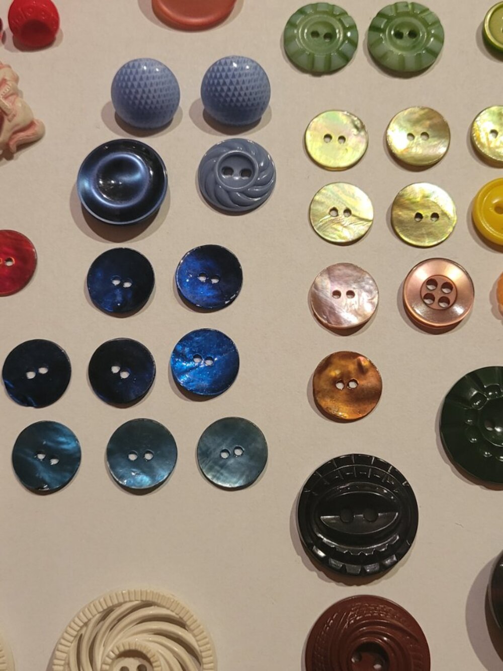 Lot of Assorted Vintage Buttons - Picture 7 of 9